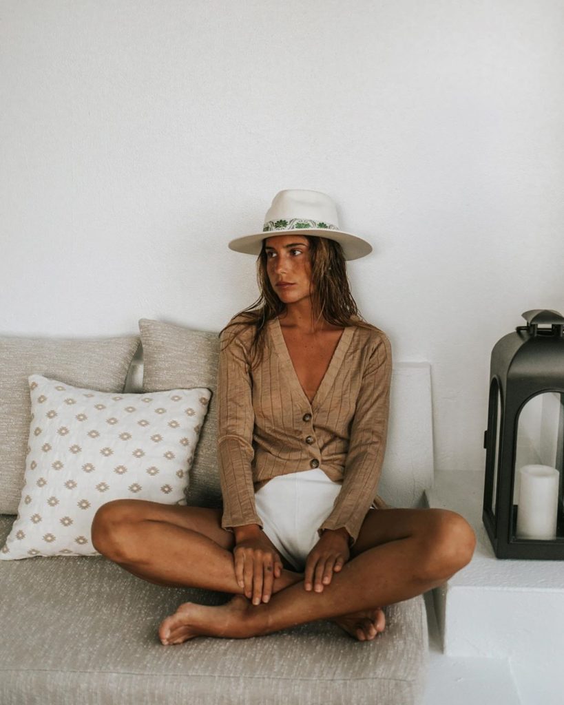 sweater and sunhat