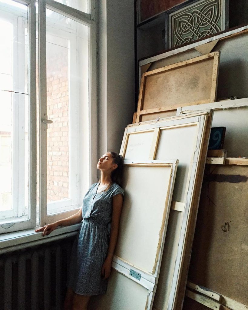 ARTIST IN STUDIO