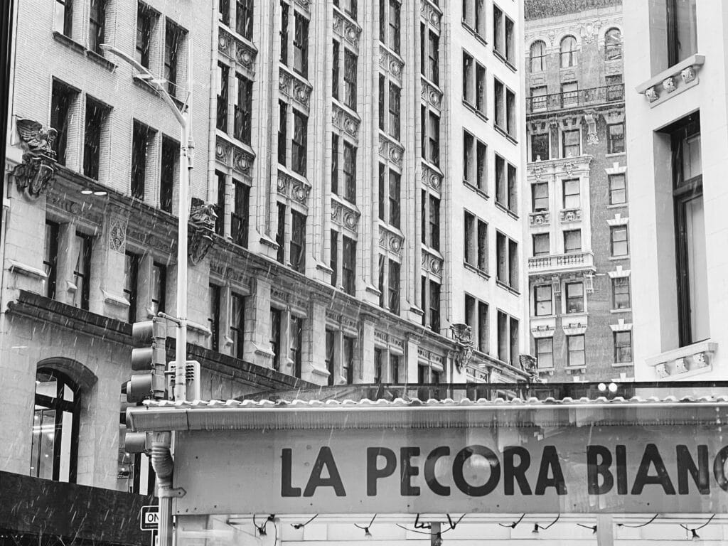 la pecora bianco new york review