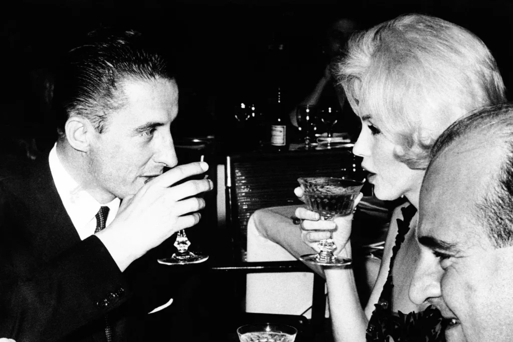 How to throw a retro cocktail party