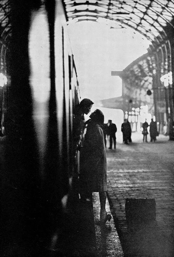 people kissing goodbye on train